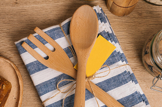 Couverts de service en bois